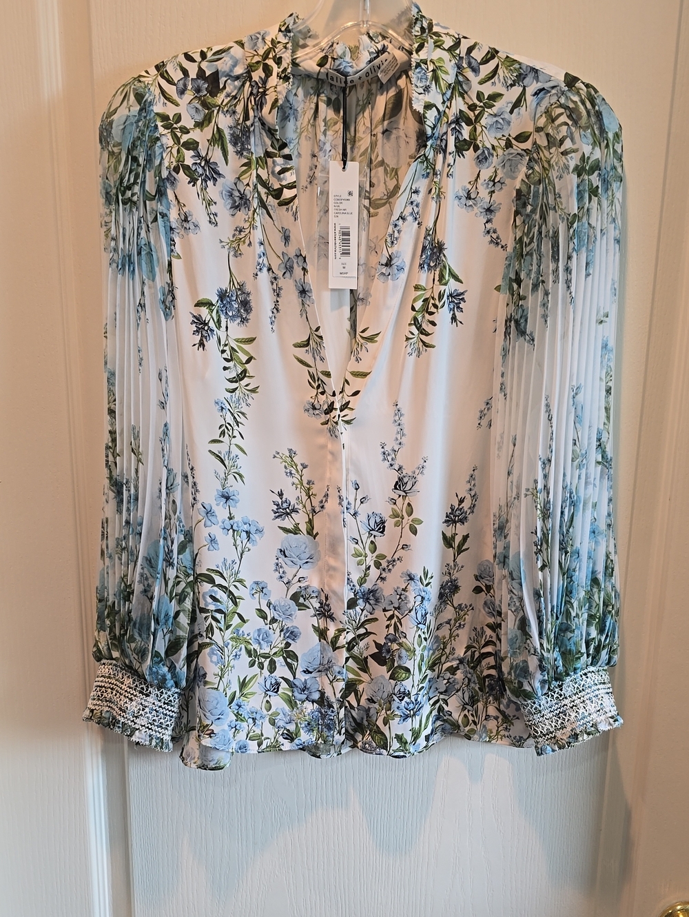 NWT- Alice & Olivia Floral V-Neck Pleated Sleeve Blouse